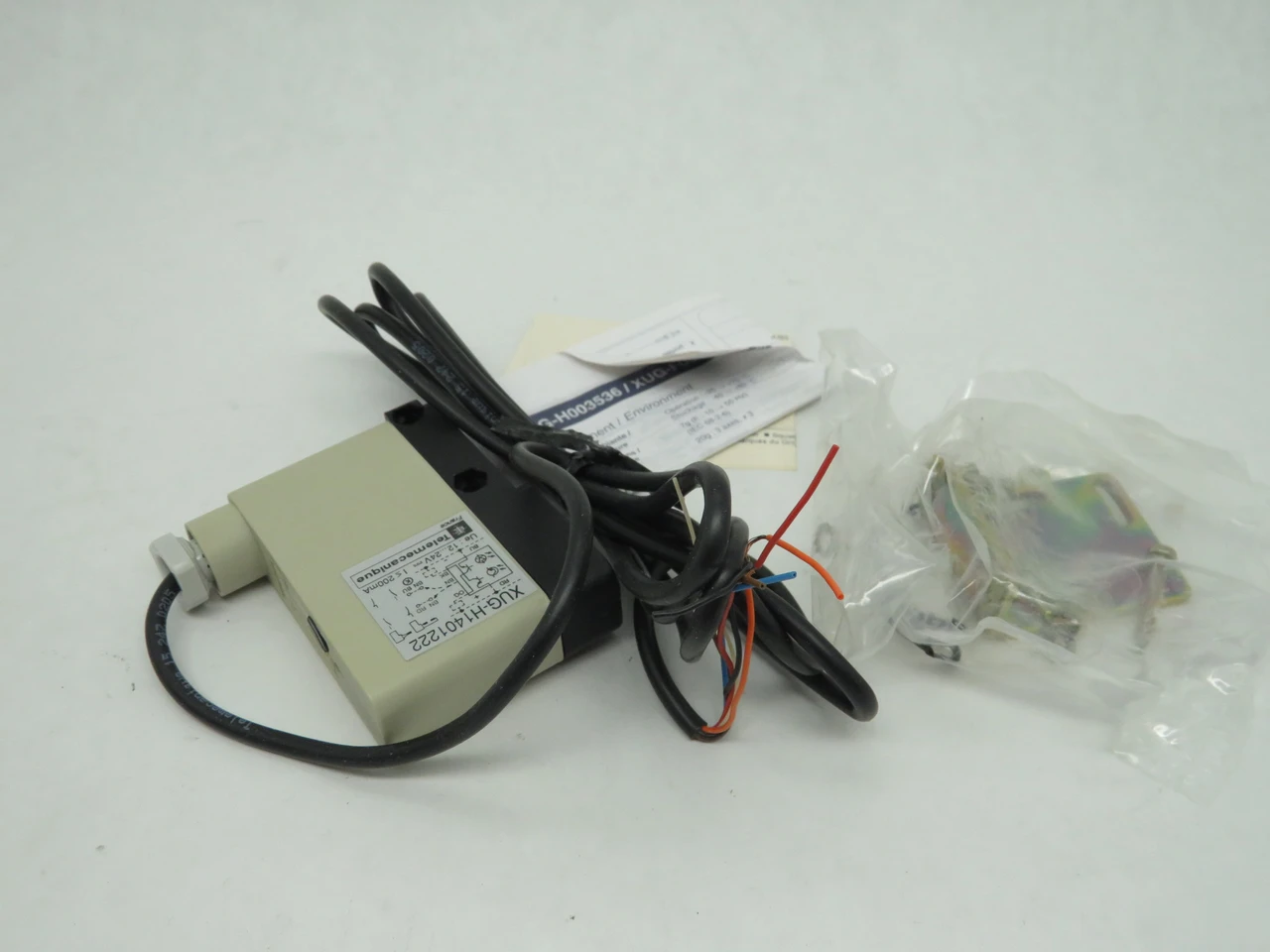 Telemecanique XUG-H1401222 Photoelectric Sensor DC Amplifier NEW