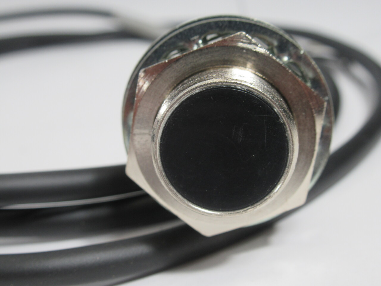 Balluff BN3-1804Y-J-02 Inductive Proximity Switch 90-250VAC SHELF WEAR NOP