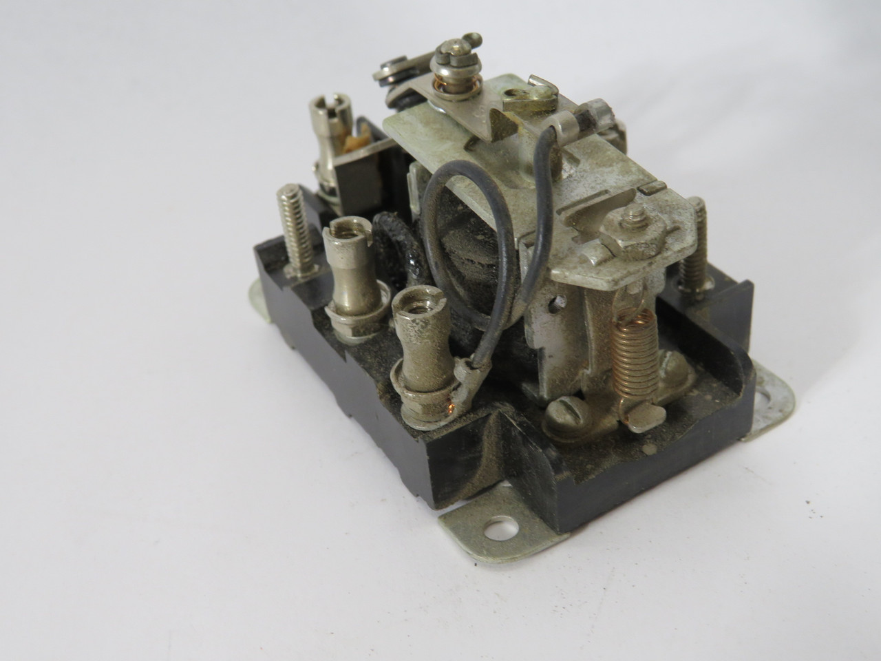 Struthers-Dunn 1XAX178 Electromagnetic Relay 135V 60Hz 115V 6A BOX DAMAGE NEW
