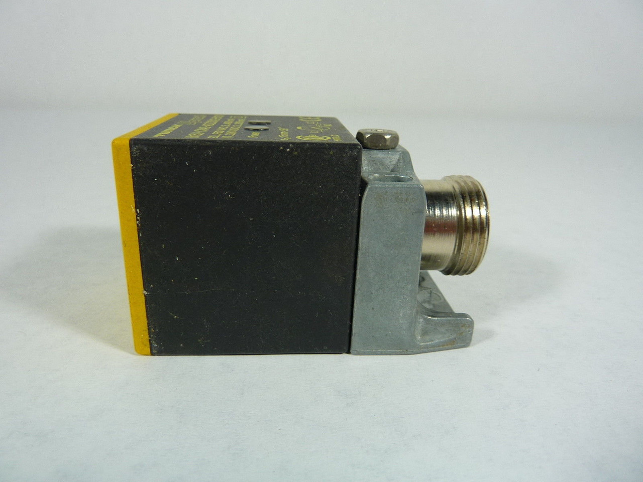 Turck Bi15U-CK40-ADZ30X2-B1131 Proximity Sensor 20-250VAC 3-400mA 10-300VDC USED