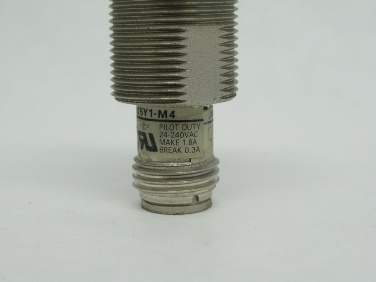 Omron E2E-X5Y1-M4 Inductive Proximity Switch 24-240V 1.8A Make 0.3A Break USED