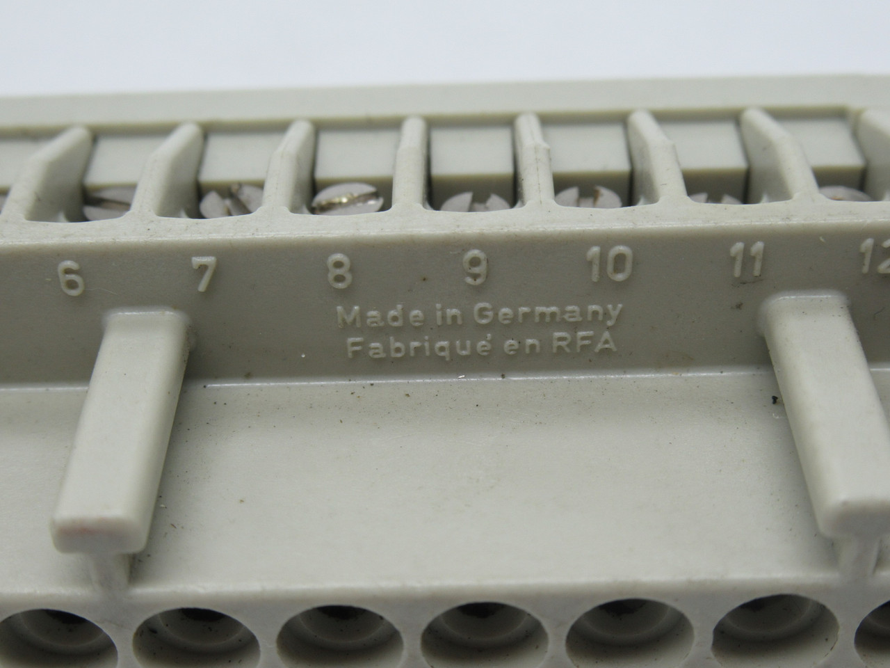 Harting 09330242701 Female Connector 16A Size 24B Contacts 1-24 USED