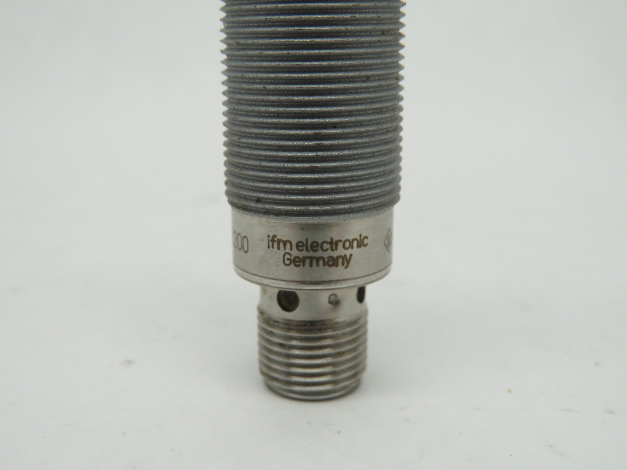 IFM Efector IGR200 Inductive Proximity Sensor 6mm Range USED