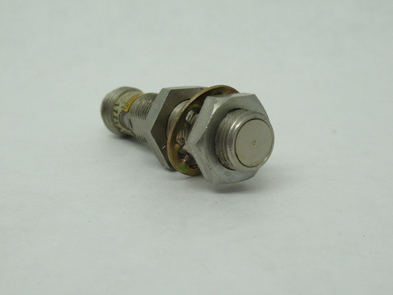 Omron E2E-X2Y1-M4 Inductive Proximity Sensor 24-240V 1.2A Make 0.2A Break USED