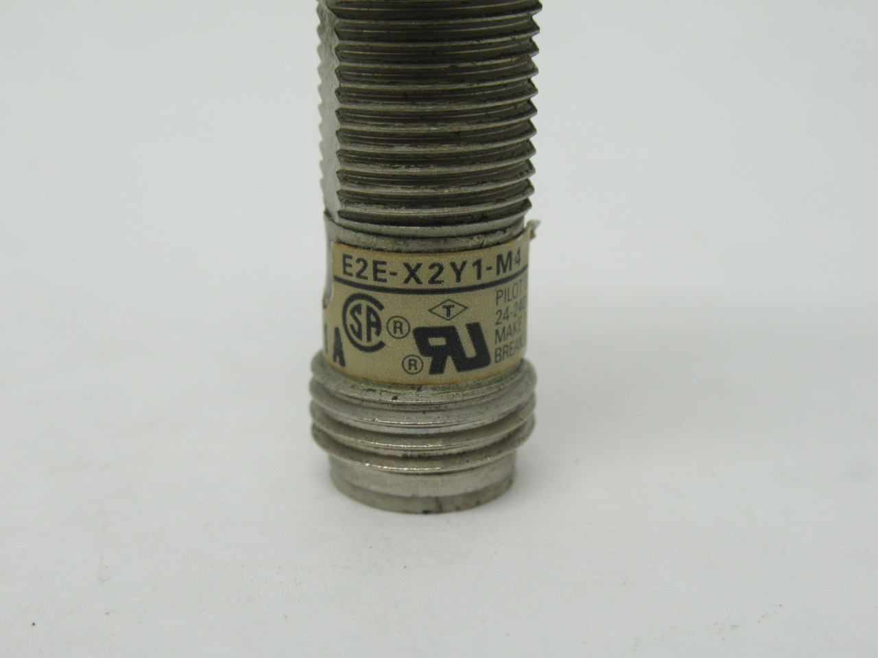 Omron E2E-X2Y1-M4 Inductive Proximity Sensor 24-240V 1.2A Make 0.2A Break USED