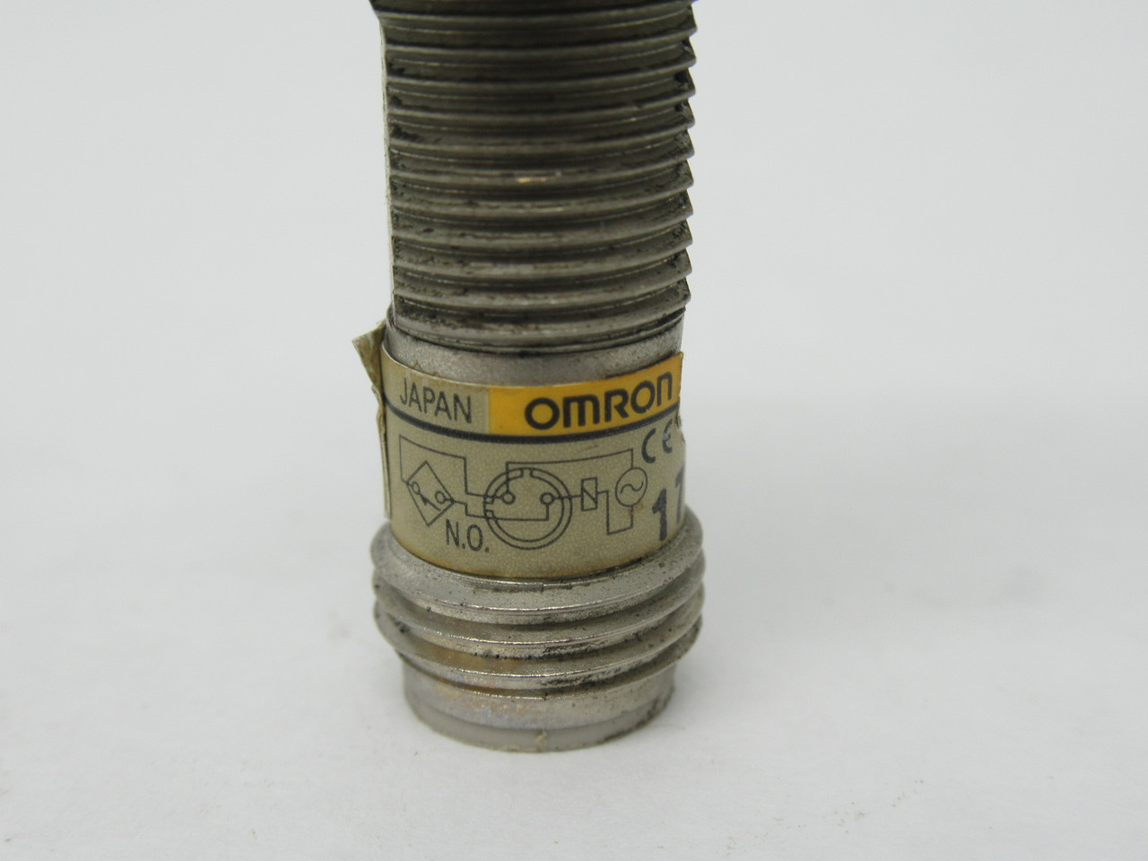 Omron E2E-X2Y1-M4 Inductive Proximity Sensor 24-240V 1.2A Make 0.2A Break USED