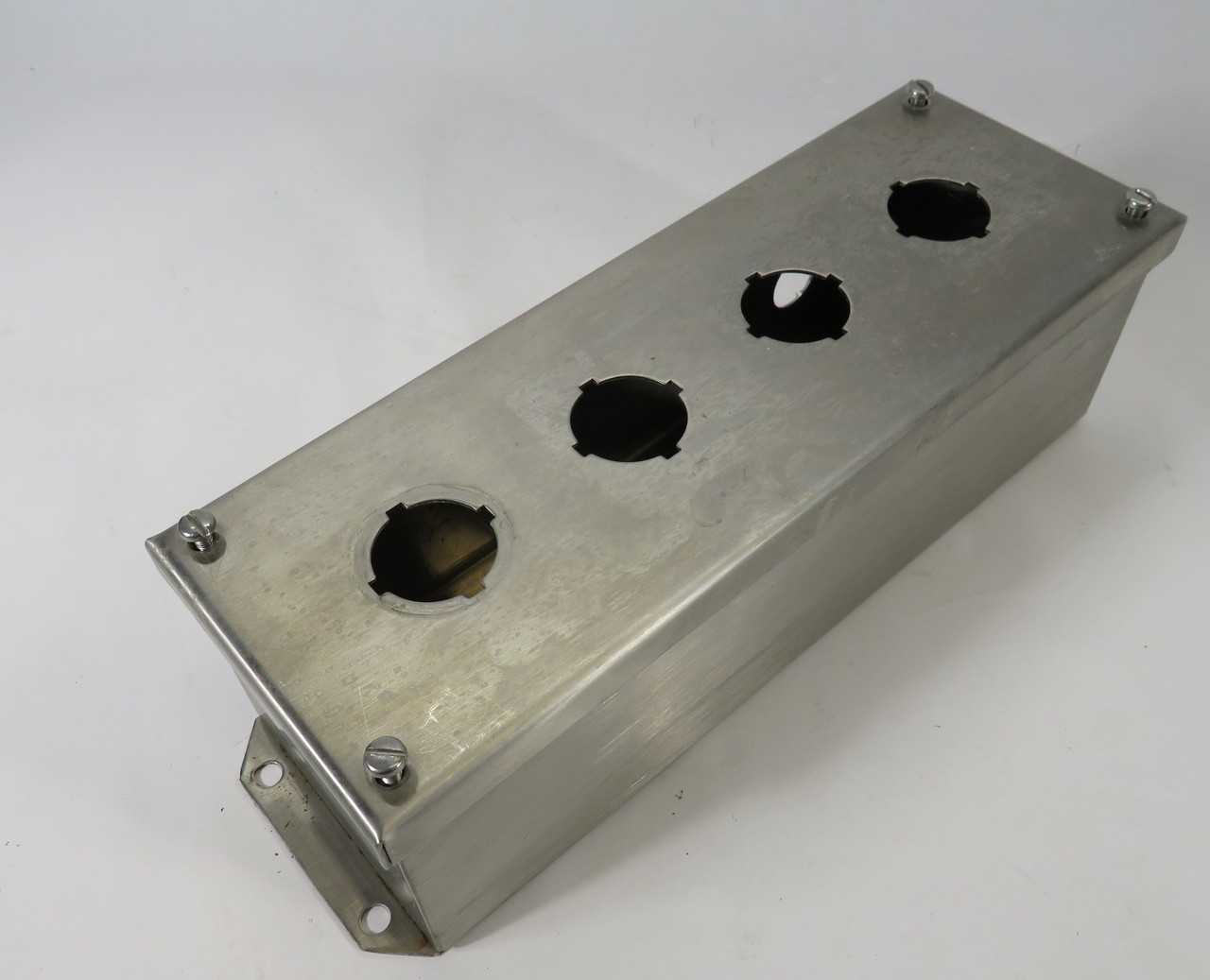 Schneider Electric 9001KYSS4 Ser G 4 Hole Control Station Enclosure 30mm USED