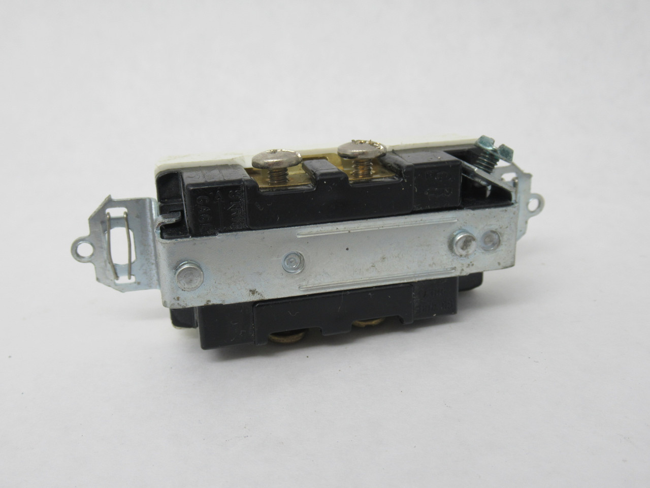 Pass & Seymour 26252-W Duplex Receptacle 15A 125V 3W 2P White USED