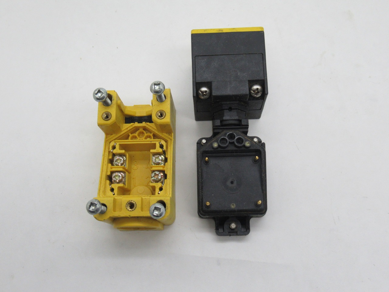 Turck Bi15-CP40-FZ3X2 Inductive Proximity Switch 20-250V 5-500mA SHELF WEAR USED