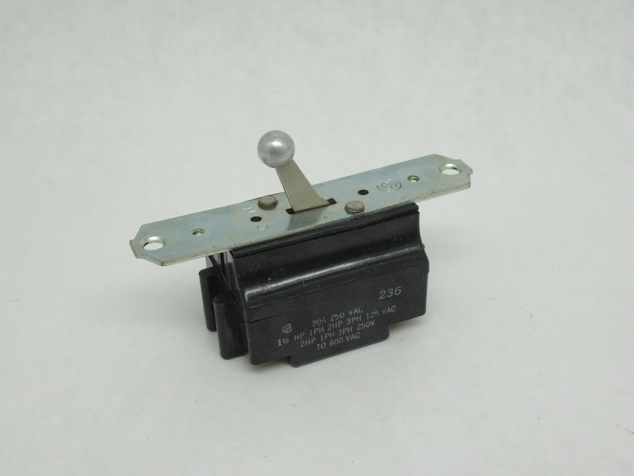 Cutler-Hammer 8337K2 Toggle Switch 3PST ON-NONE-OFF 20A 250V 1-1/2 HP 1Ph NOP