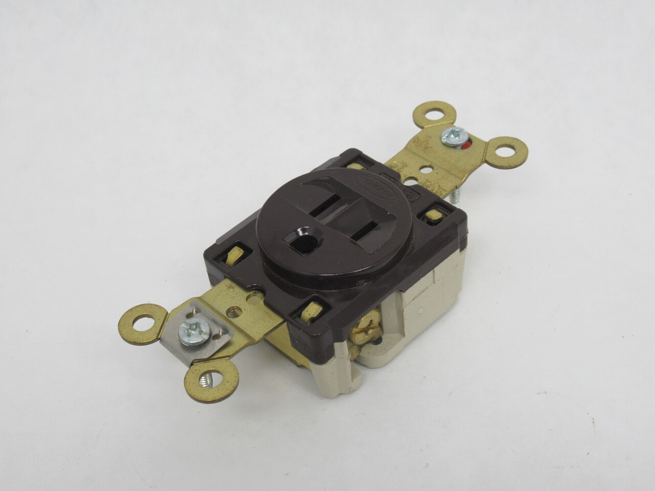 Hubbell HBL5261 Straight Blade Single Receptacle 15A 125V 3W 2P SHELF WEAR NOP
