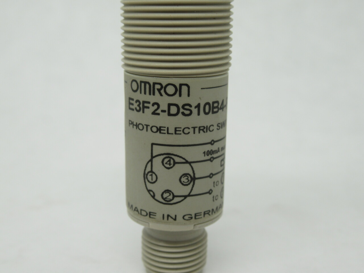 Omron E3F2-DS10B4-P1 Diffuse Reflective Sensor 10-30VDC 100mA 0.1m PNP NOP