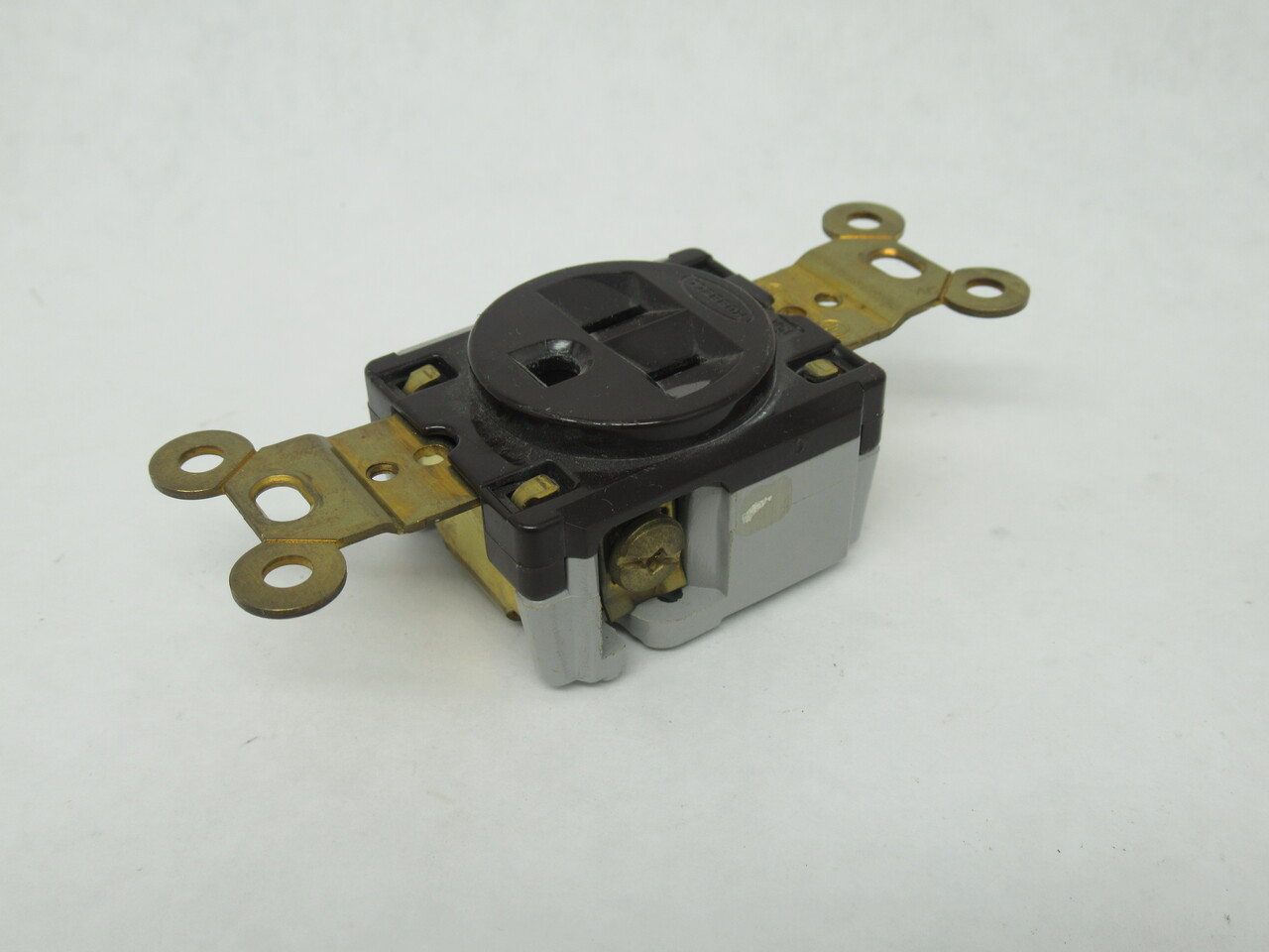 Hubbell HBL5261CN Straight Blade Single Receptacle 15A 125V 3W 2P USED