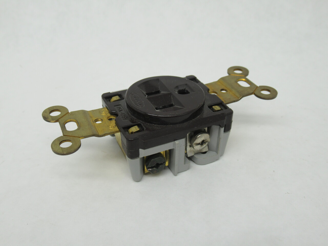 Hubbell HBL5261CN Straight Blade Single Receptacle 15A 125V 3W 2P USED