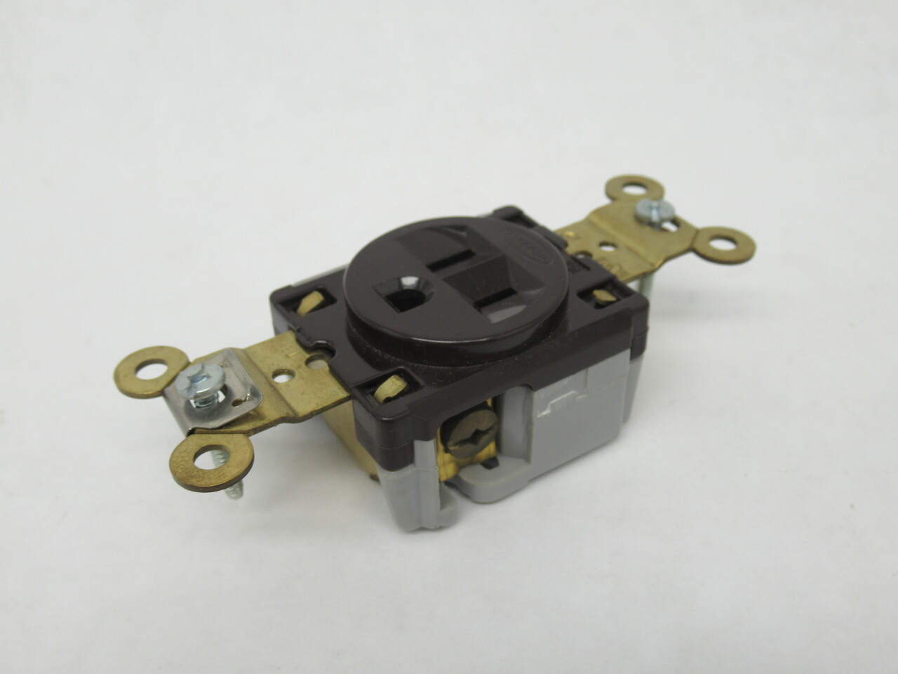 Hubbell HBL5261CN Straight Blade Single Receptacle 15A 125V 3W 2P SHELF WEAR NOP