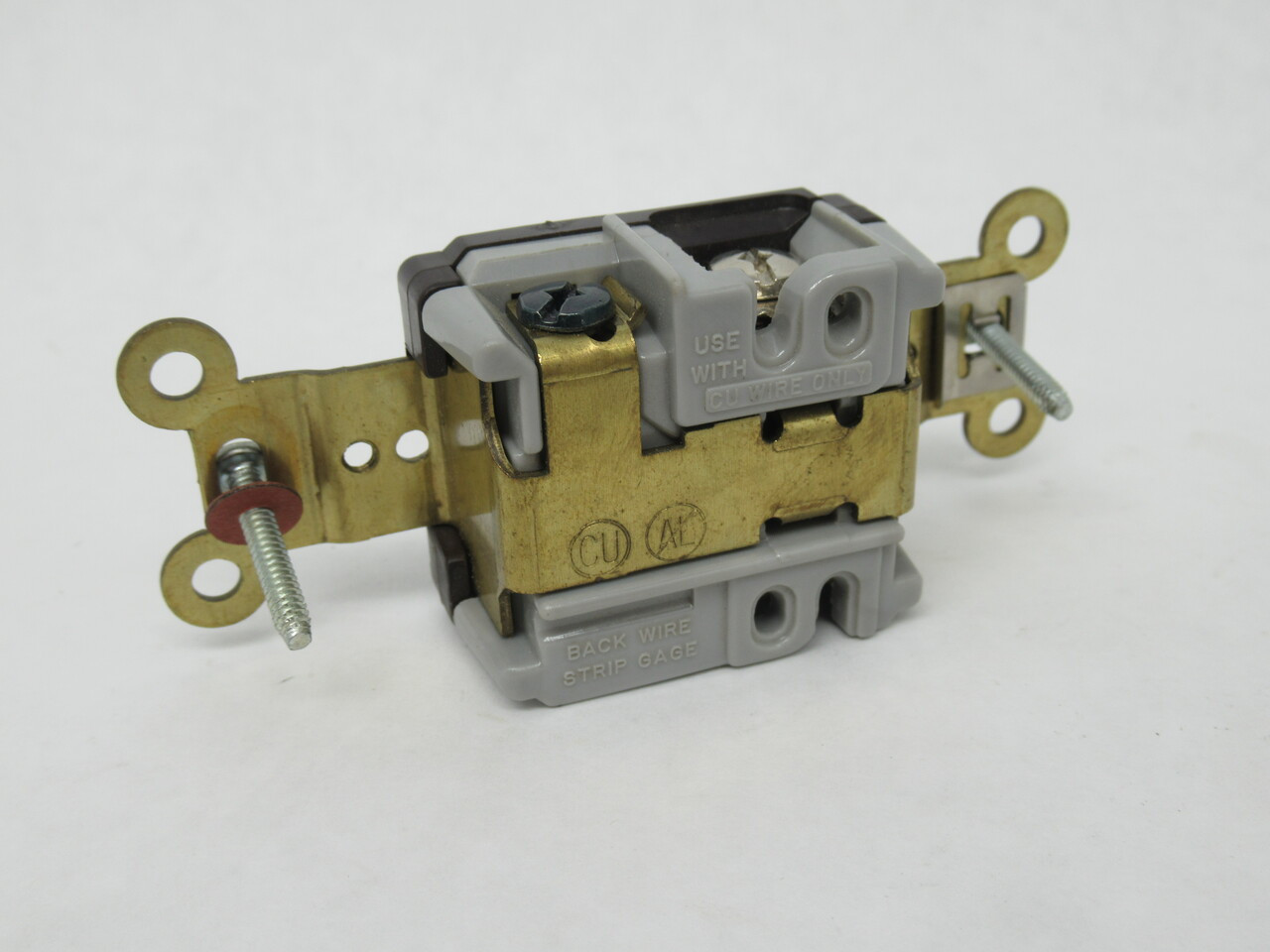 Hubbell HBL5261CN Straight Blade Single Receptacle 15A 125V 3W 2P SHELF WEAR NOP