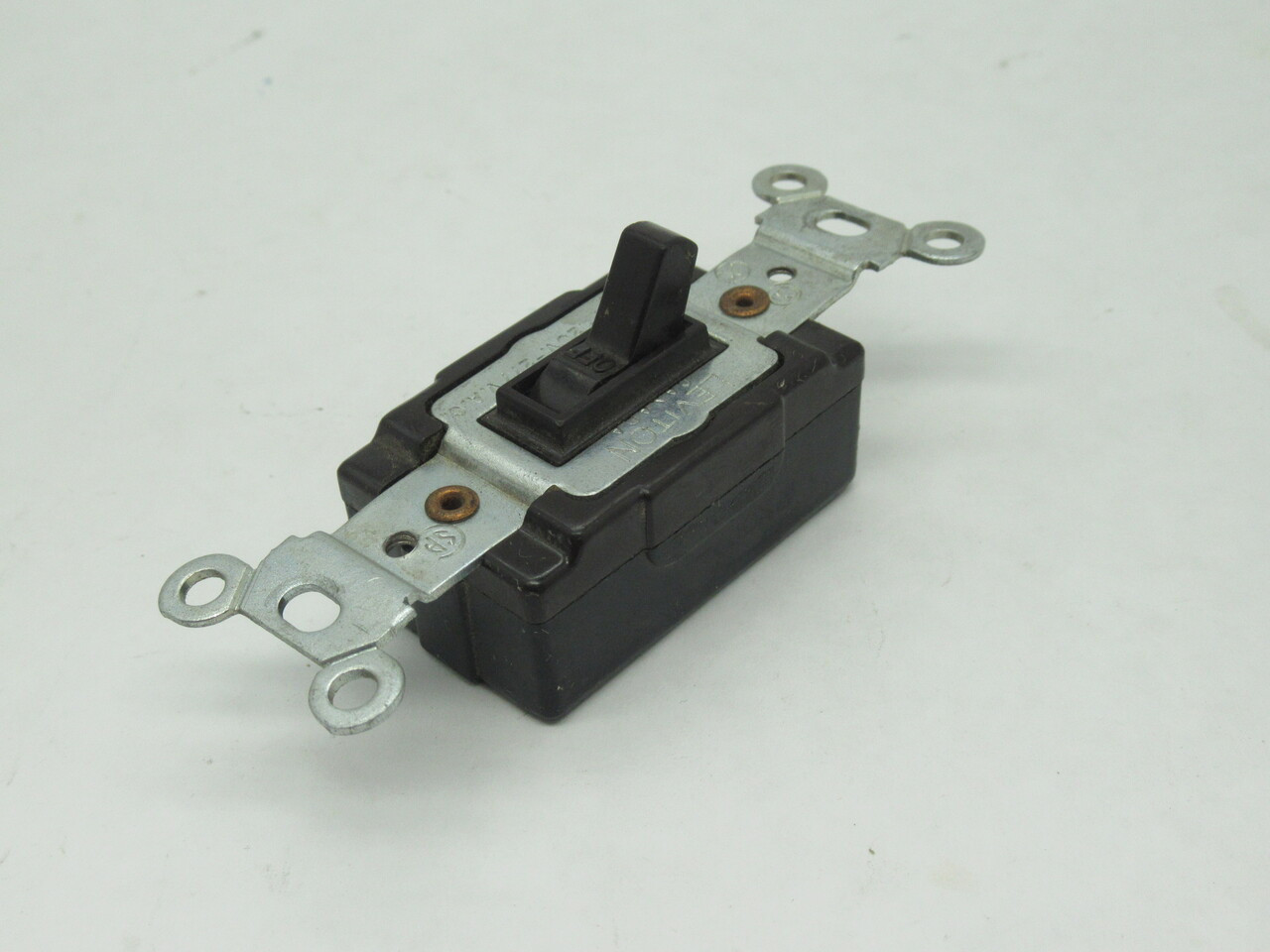 Leviton 54521-B Toggle Switch 20A 120/277V Single Pole ROBERTSON SCREWS USED