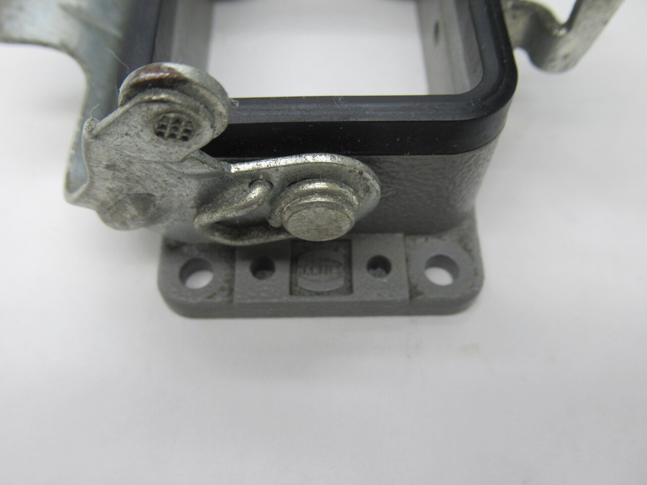 Harting 09300060302 Housing Bulkhead Mount 1 Locking Lever + Cover Size 6B USED