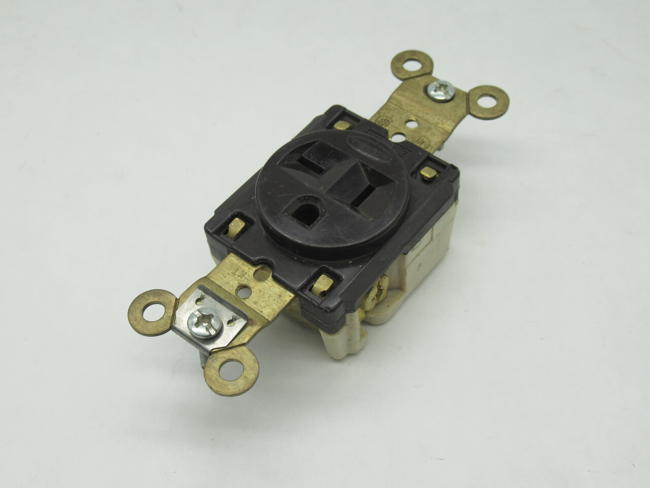 Hubbell 6331 Straight Blade Receptacle 20A 125V 3W 2P USED