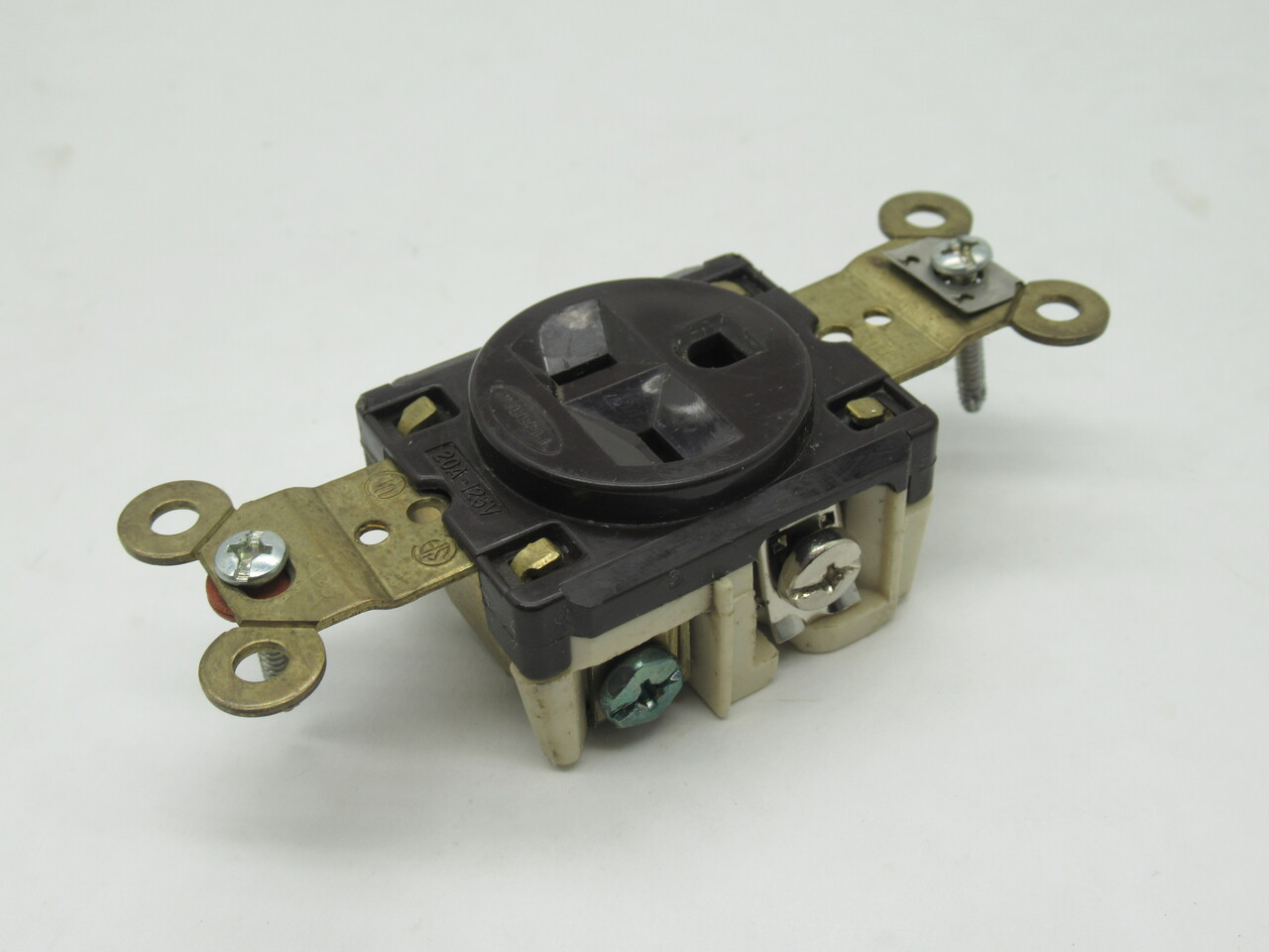 Hubbell 6331 Straight Blade Receptacle 20A 125V 3W 2P USED