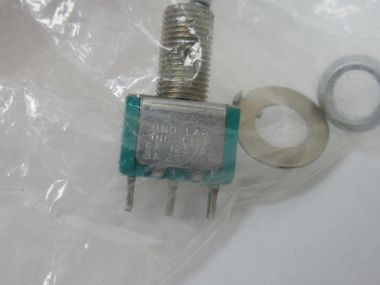 JBT LFH-126 Flat Lever Toggle Switch ON-NONE-ON* SPDT 6A@125V 3A@250V NOP