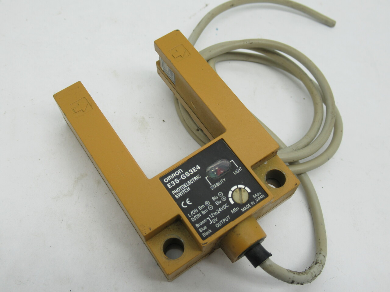 Omron E3S-GS3E4 Photoelectric Switch 12 to 24VDC 32" Cable USED