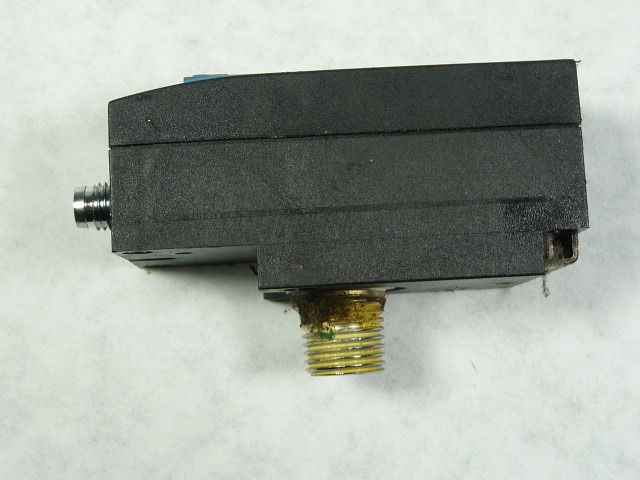 Festo 529968 SDE1-D10-G2-R14-L-P2-M8 LCD Display Pressure Sensor 145 psi USED