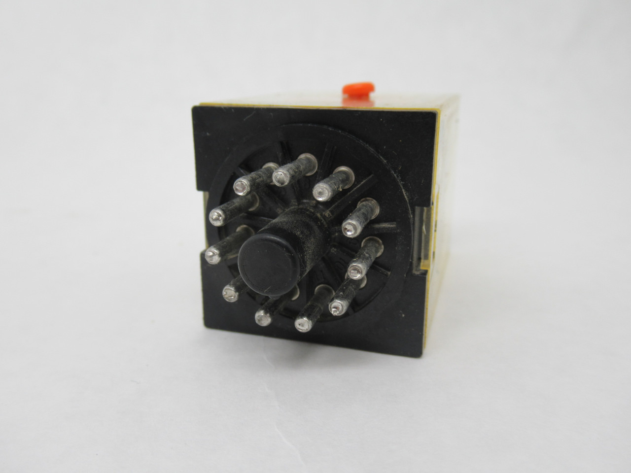 Omron MK3P5-S-AC120 Plug-In Relay 120VAC 10A@250VAC/28VDC 7A@250VAC 11-Pin USED