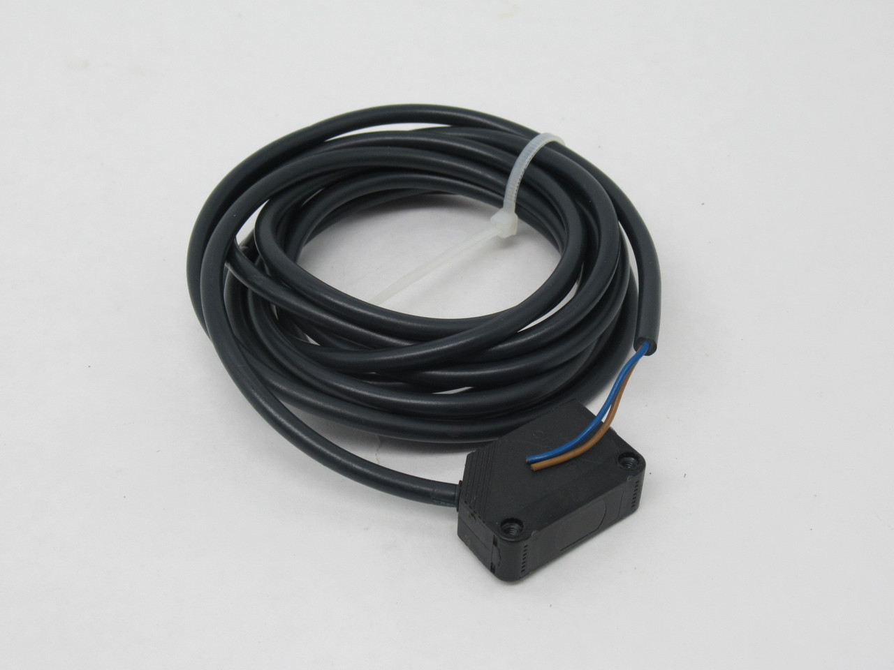 Omron E3Z-T81-L Photoelectric Emitter 15mA 15m Range PNP 2m Cable USED