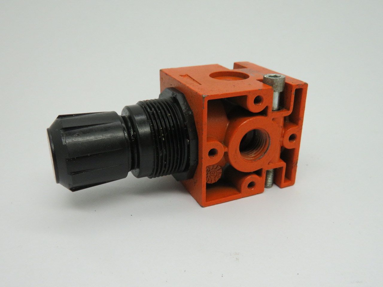 Metal Work 1202002 Pressure Regulator 0-8 Bar 1/4" Port Missing Screw USED