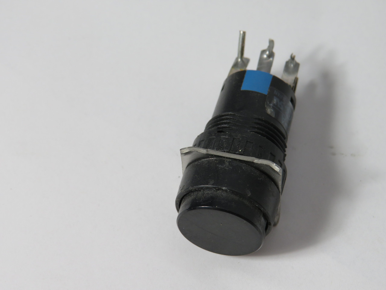 Idec AB6M-A2P-B Black Maintained Non-Illuminated Push Button 18mm DPDT USED