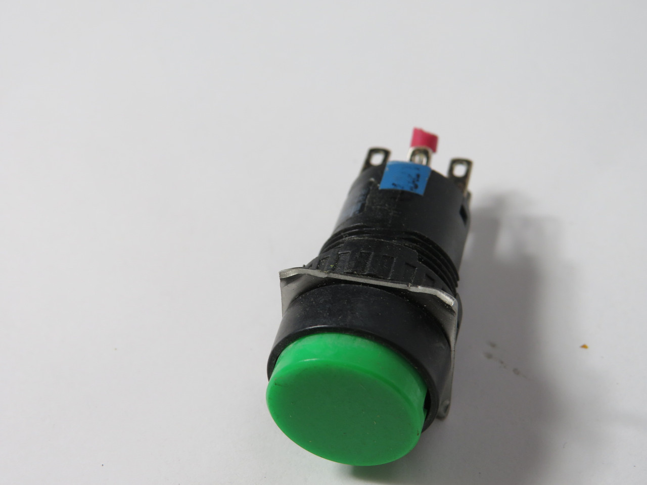 Idec AB6M-A2P-G Green Maintained Non-Illuminated Push Button 18mm DPDT USED