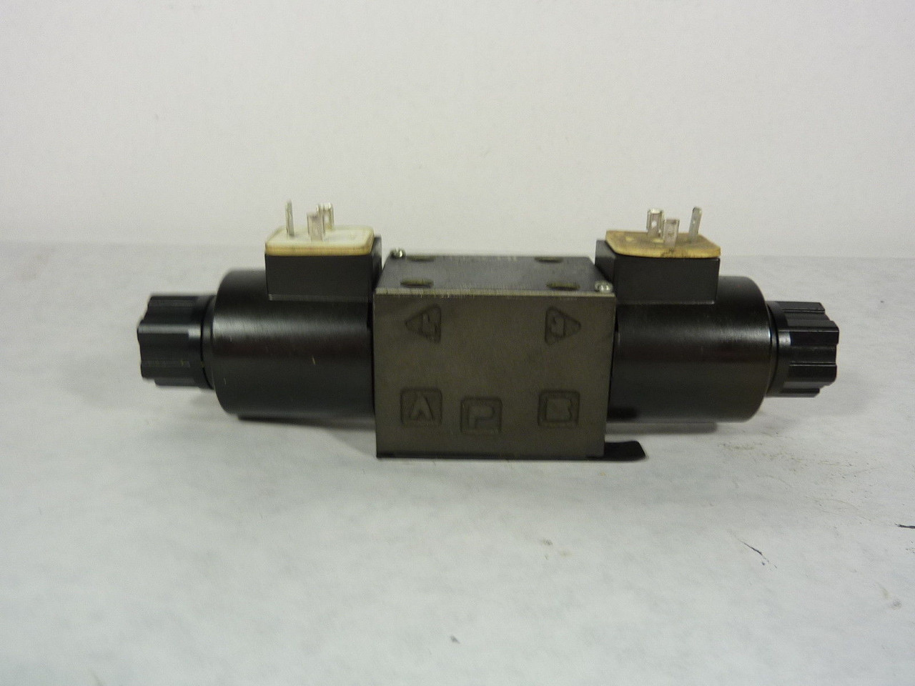 Nachi SA-G01-E3X-C115-E31 Solenoid Valve USED