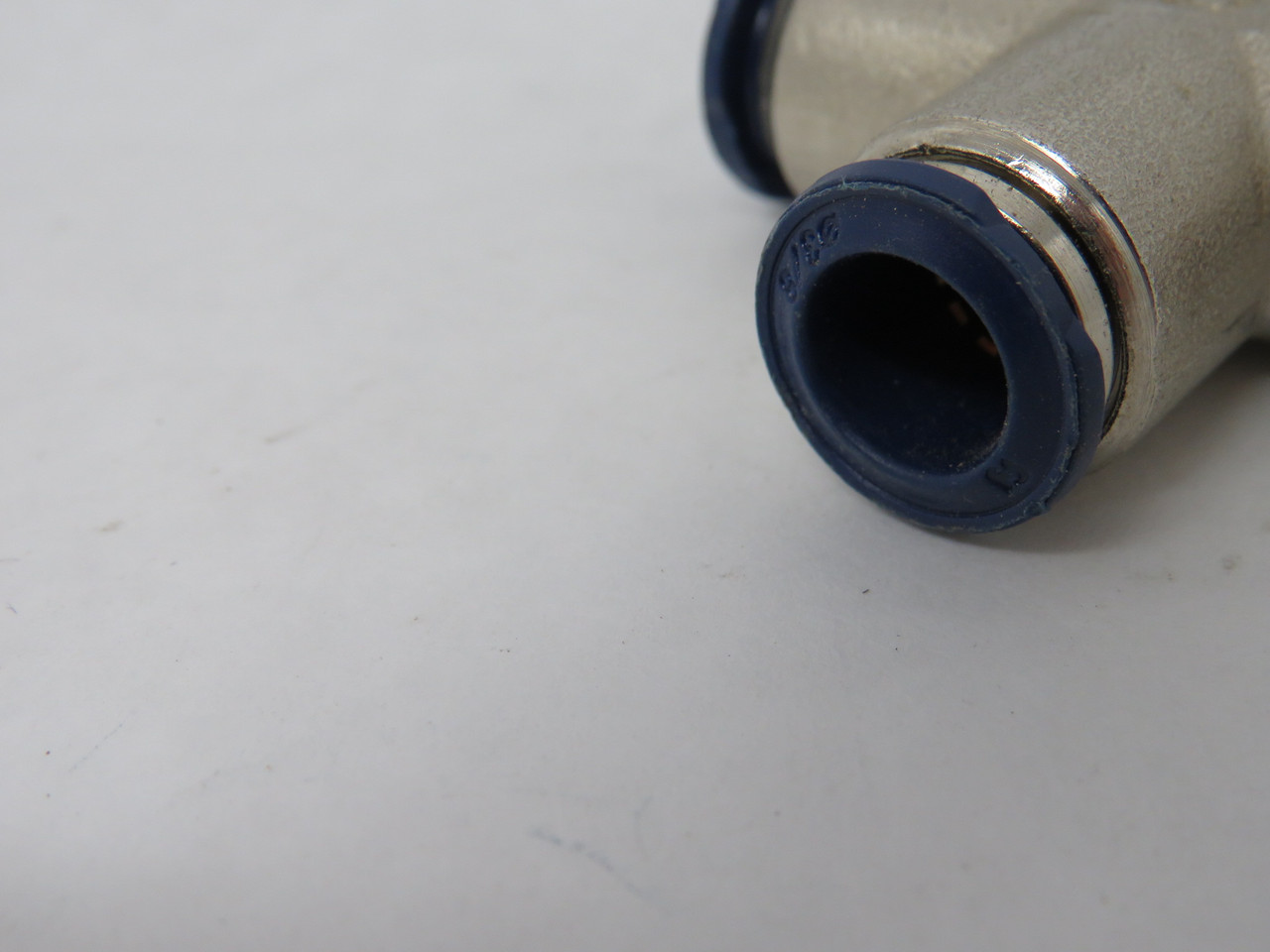 Aignep 87223-06-02 Swivel Run Tee 3/8" Tube 1/8" Swift-Fit Male NOP