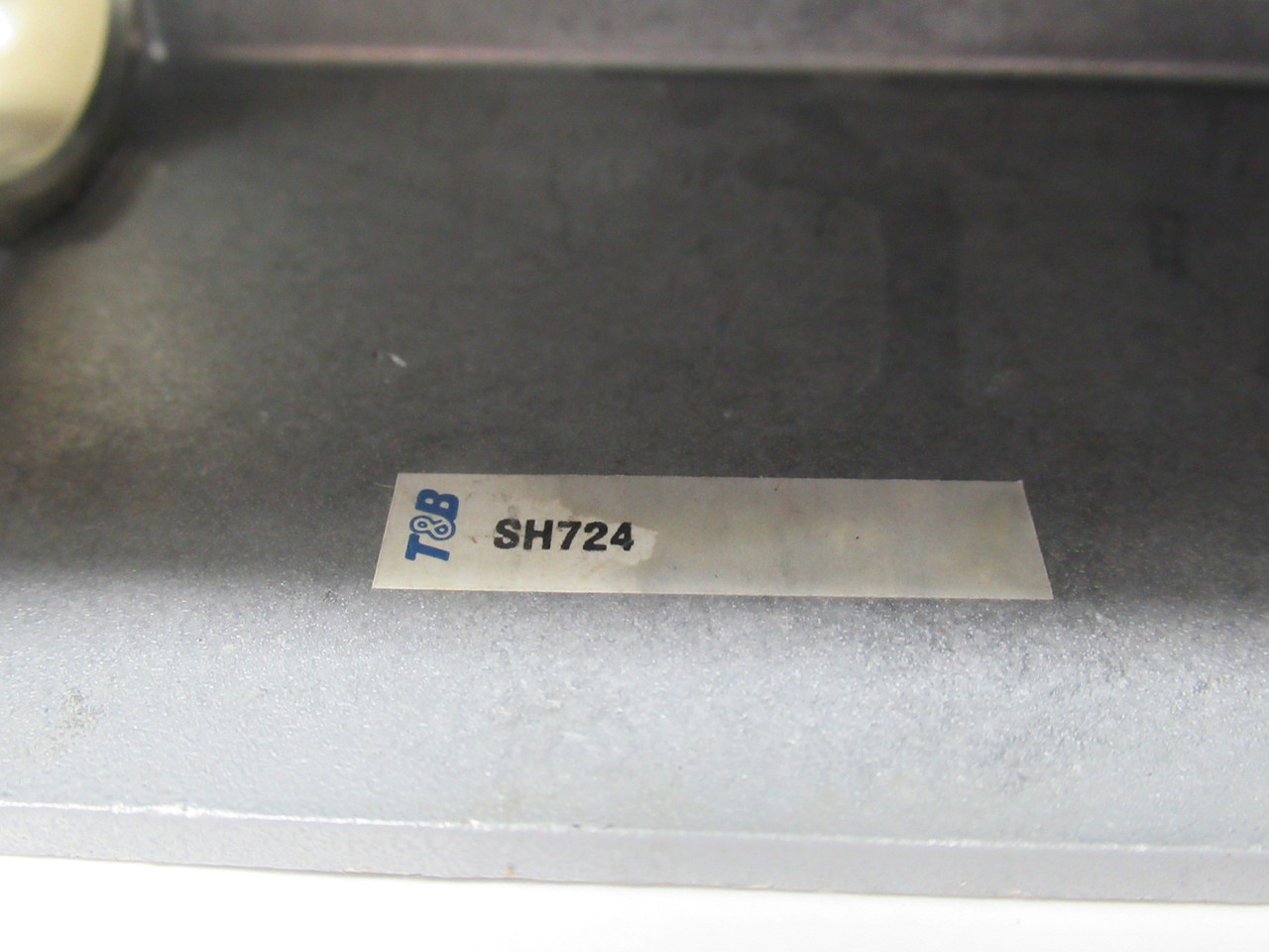Thomas & Betts SH724 Side Entry Hood 1x 1" NPT Single Lever USED