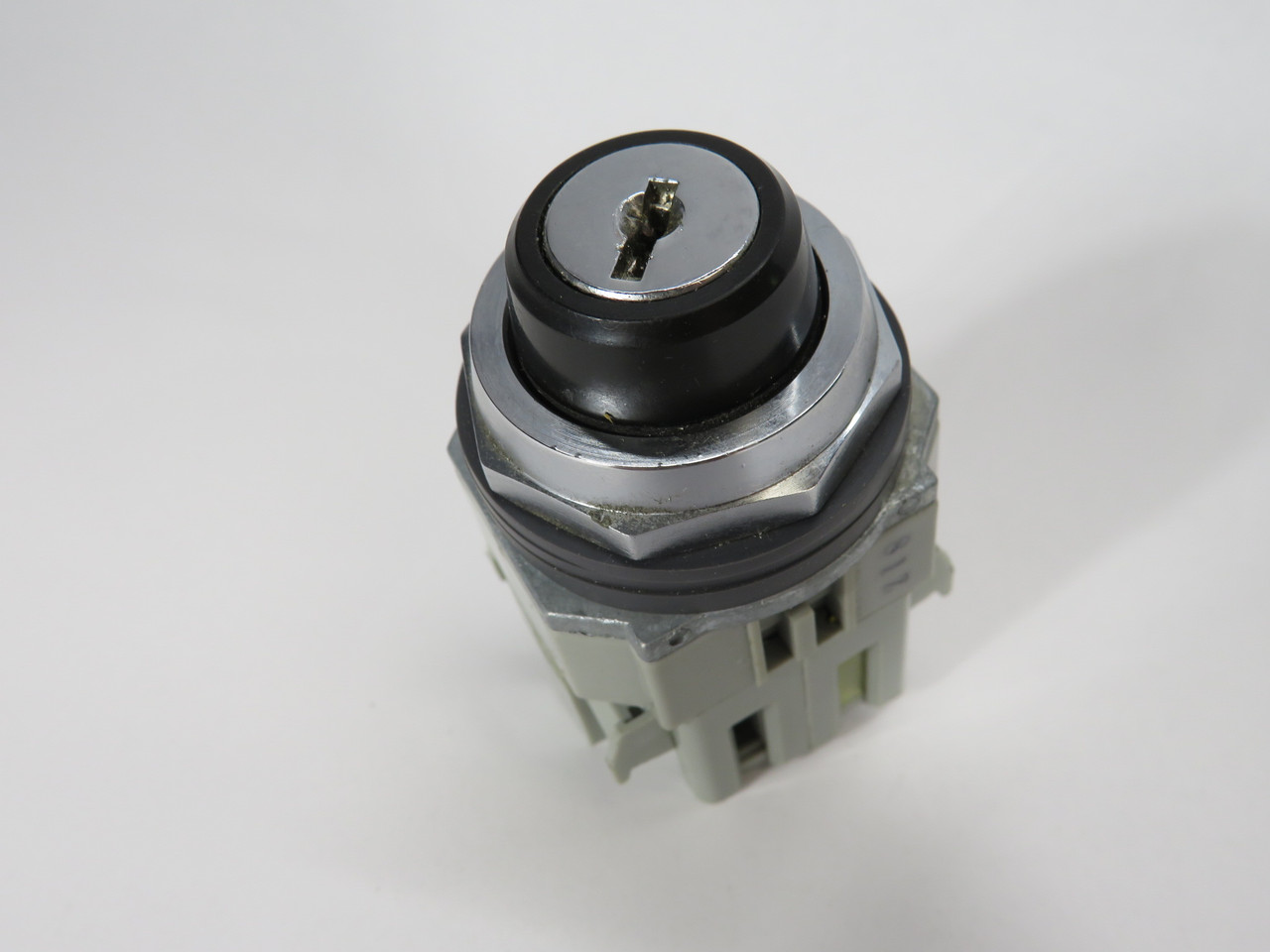 Idec ASD2K20N Keyed Selector Switch 2NO 10A 600V NO KEY USED