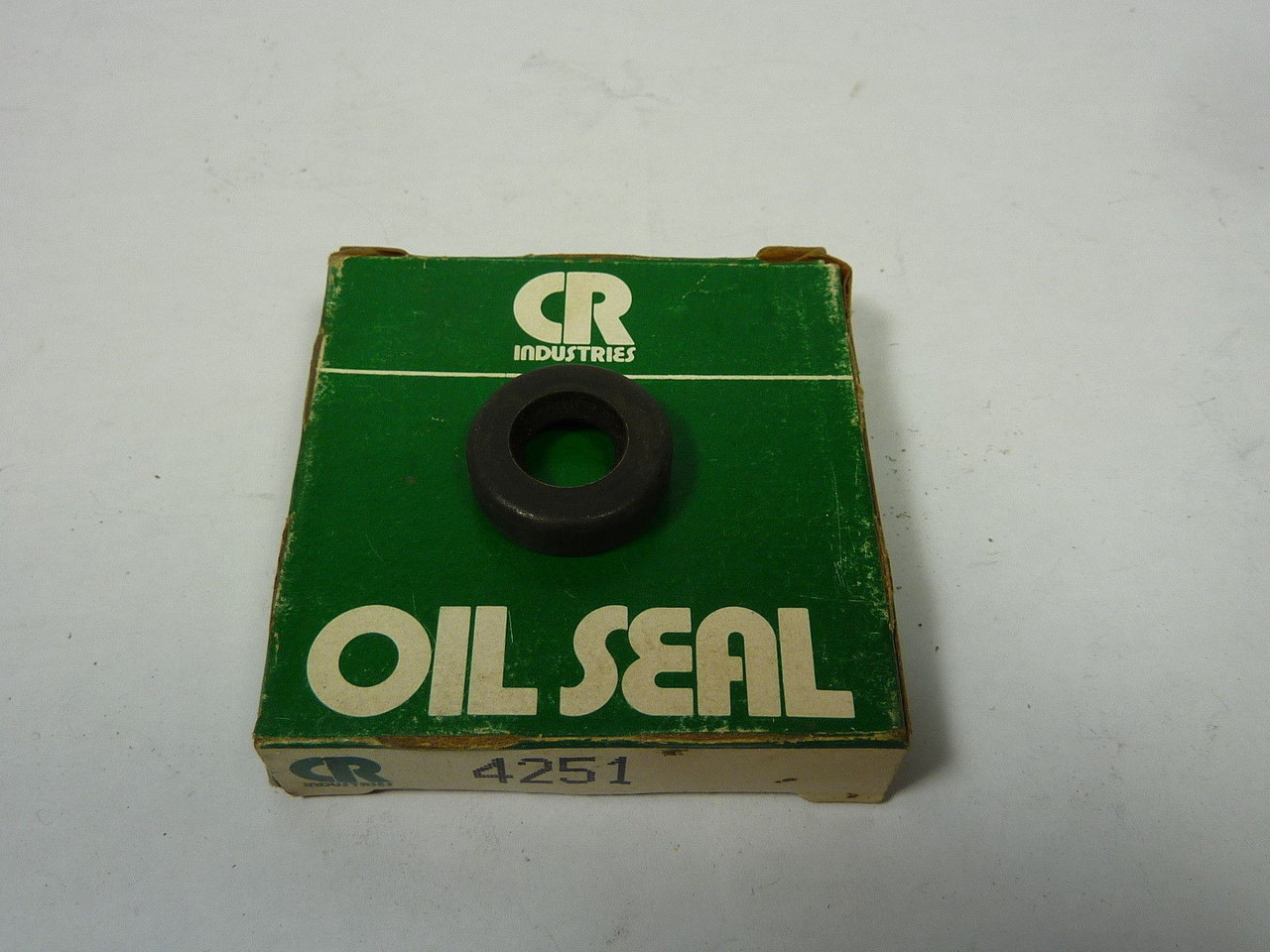 Chicago Rawhide 4251 Oil Seal 7/8"OD 7/16"ID 1/4"W BOX DAMAGE NEW
