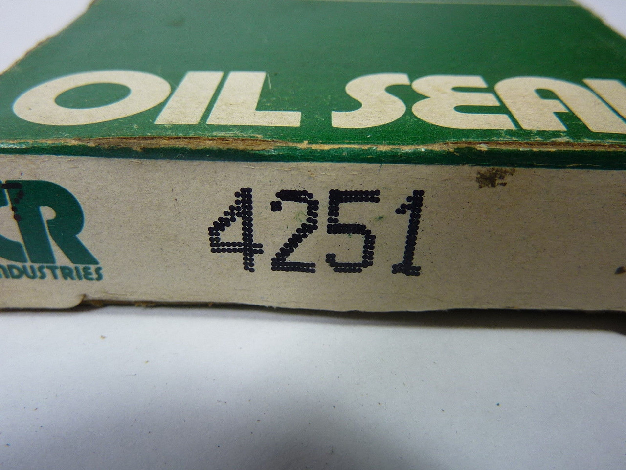 Chicago Rawhide 4251 Oil Seal 7/8"OD 7/16"ID 1/4"W BOX DAMAGE NEW