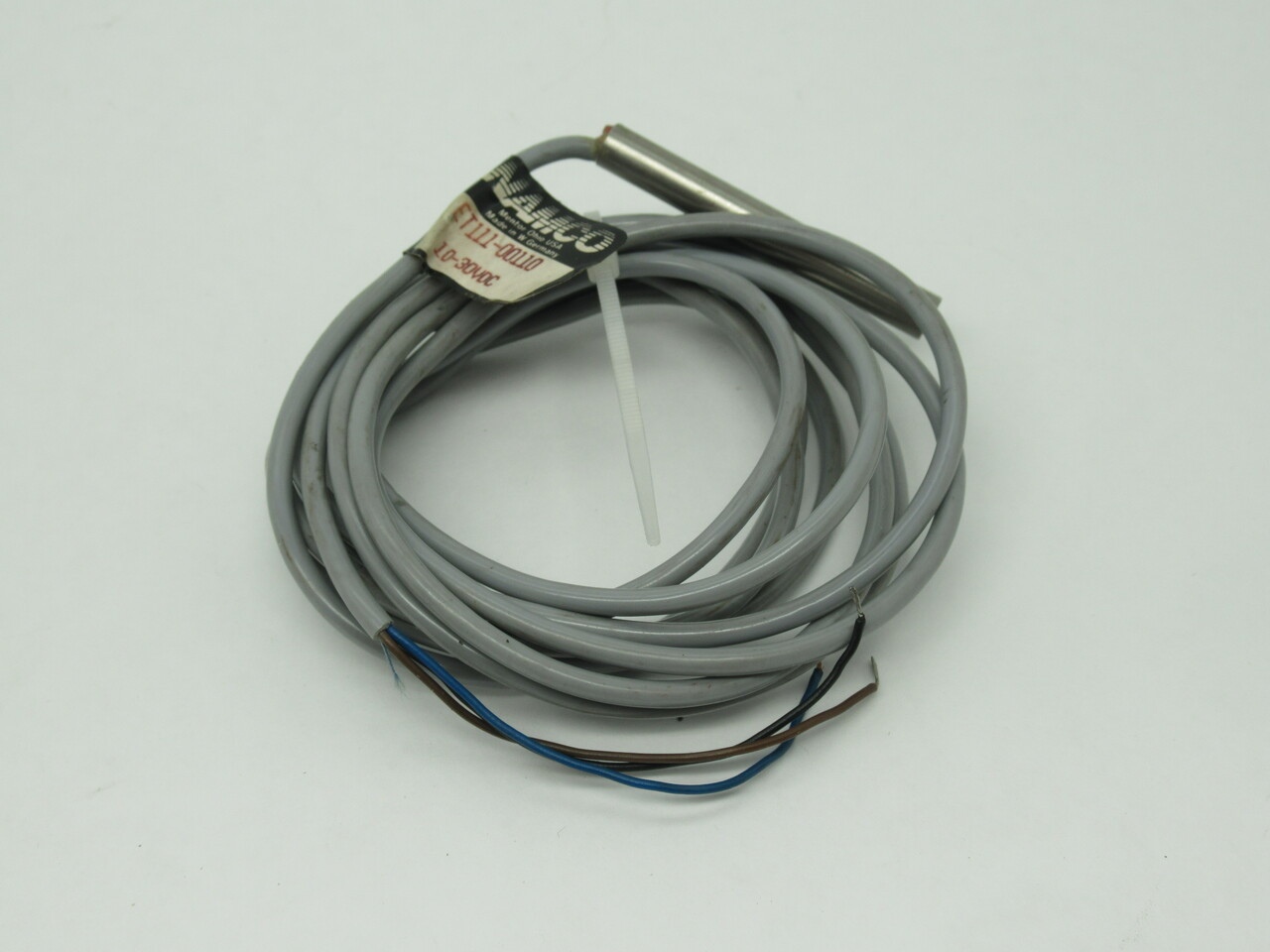 Namco ET111-00110 Proximity Switch 10-30VDC 200mA PNP 6.5' Cable USED