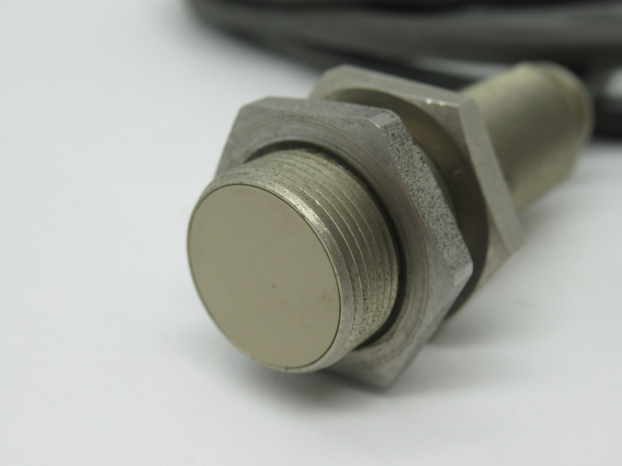 Omron TL-X5Y2 Proximity Switch 45-260VAC 200mA 5mm Range 2m Cable SHELF WEAR NOP