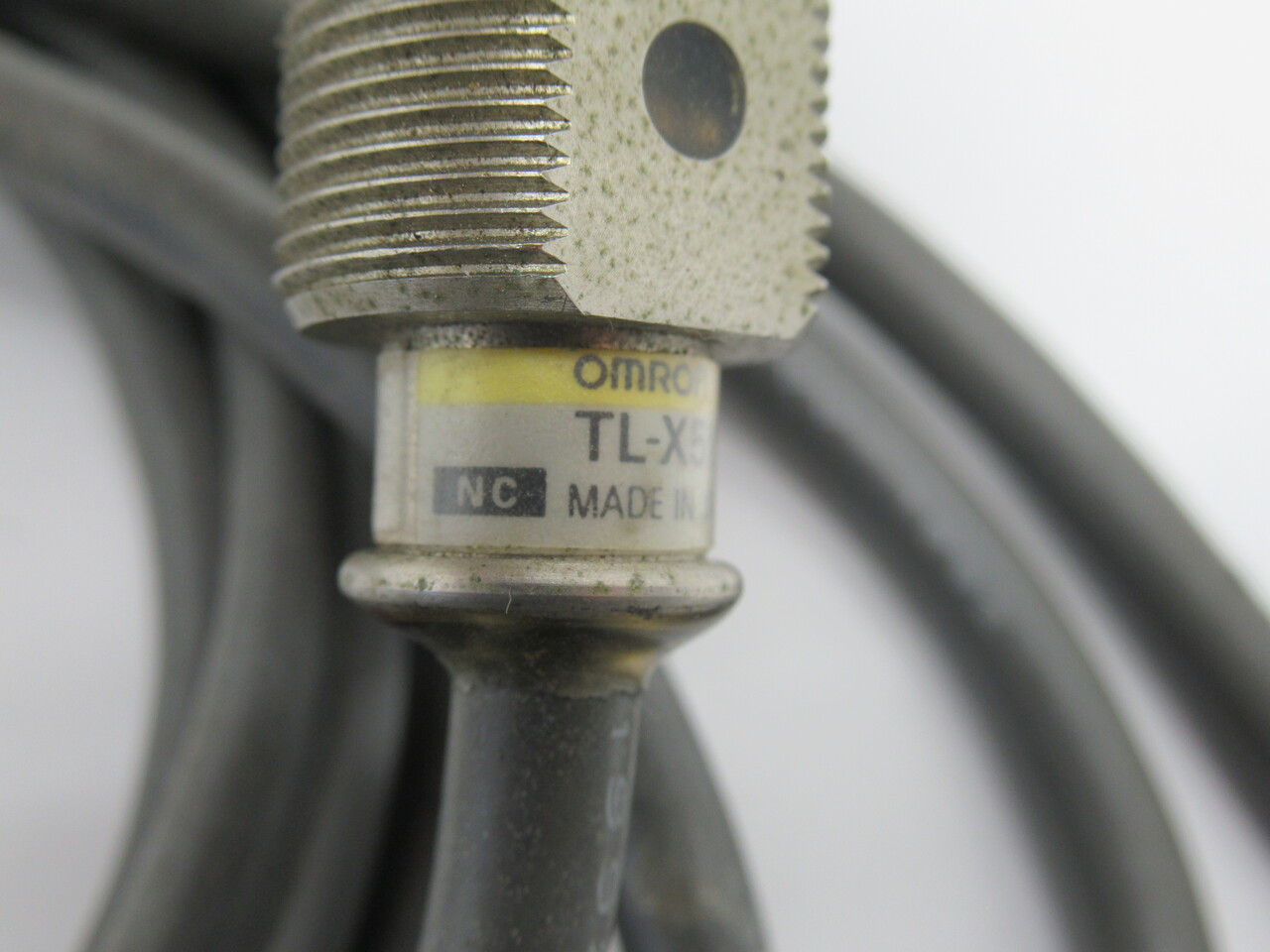 Omron TL-X5Y2 Proximity Switch 45-260VAC 200mA 5mm Range 2m Cable SHELF WEAR NOP