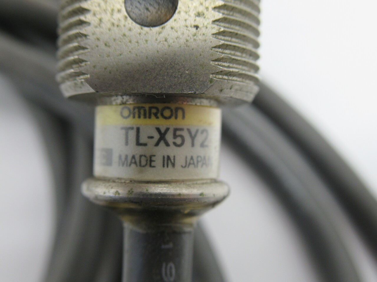 Omron TL-X5Y2 Proximity Switch 45-260VAC 200mA 5mm Range 2m Cable SHELF WEAR NOP