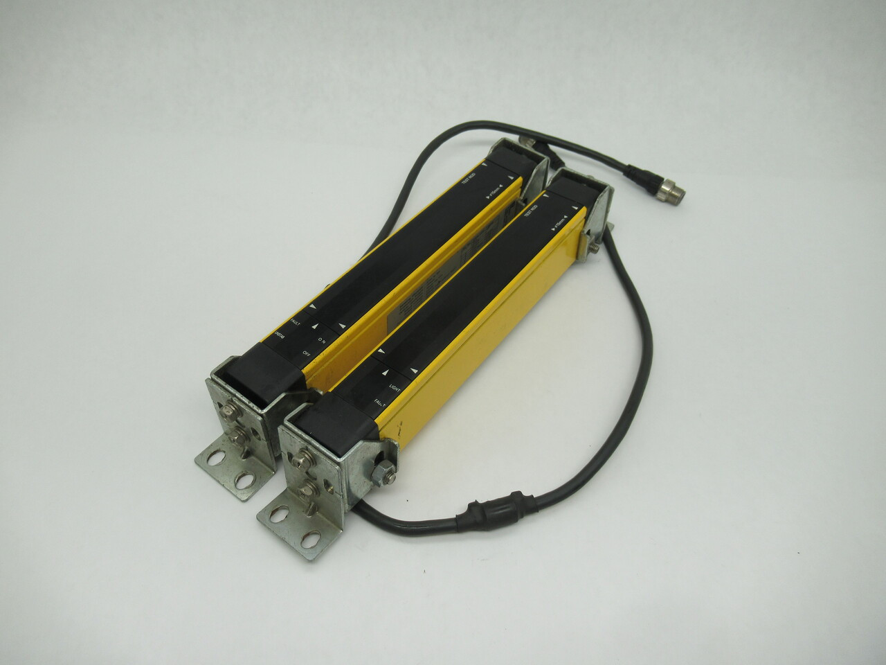 Omron F3S-A161P Light Curtain Emitter and Receiver 24VDC 200mA 0.2-5m USED