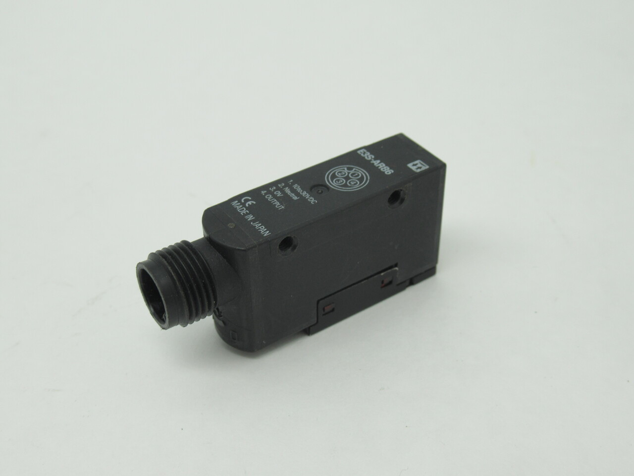 Omron E3S-AR86 Retroreflective Sensor 10-30VDC 2m Range PNP NO ACCESSORIES USED