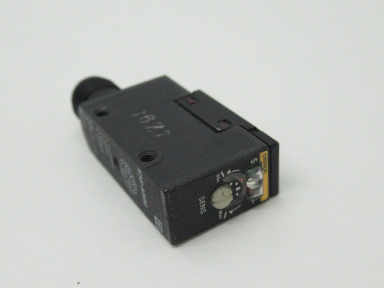 Omron E3S-AR86 Retroreflective Sensor 10-30VDC 2m Range PNP NO ACCESSORIES USED