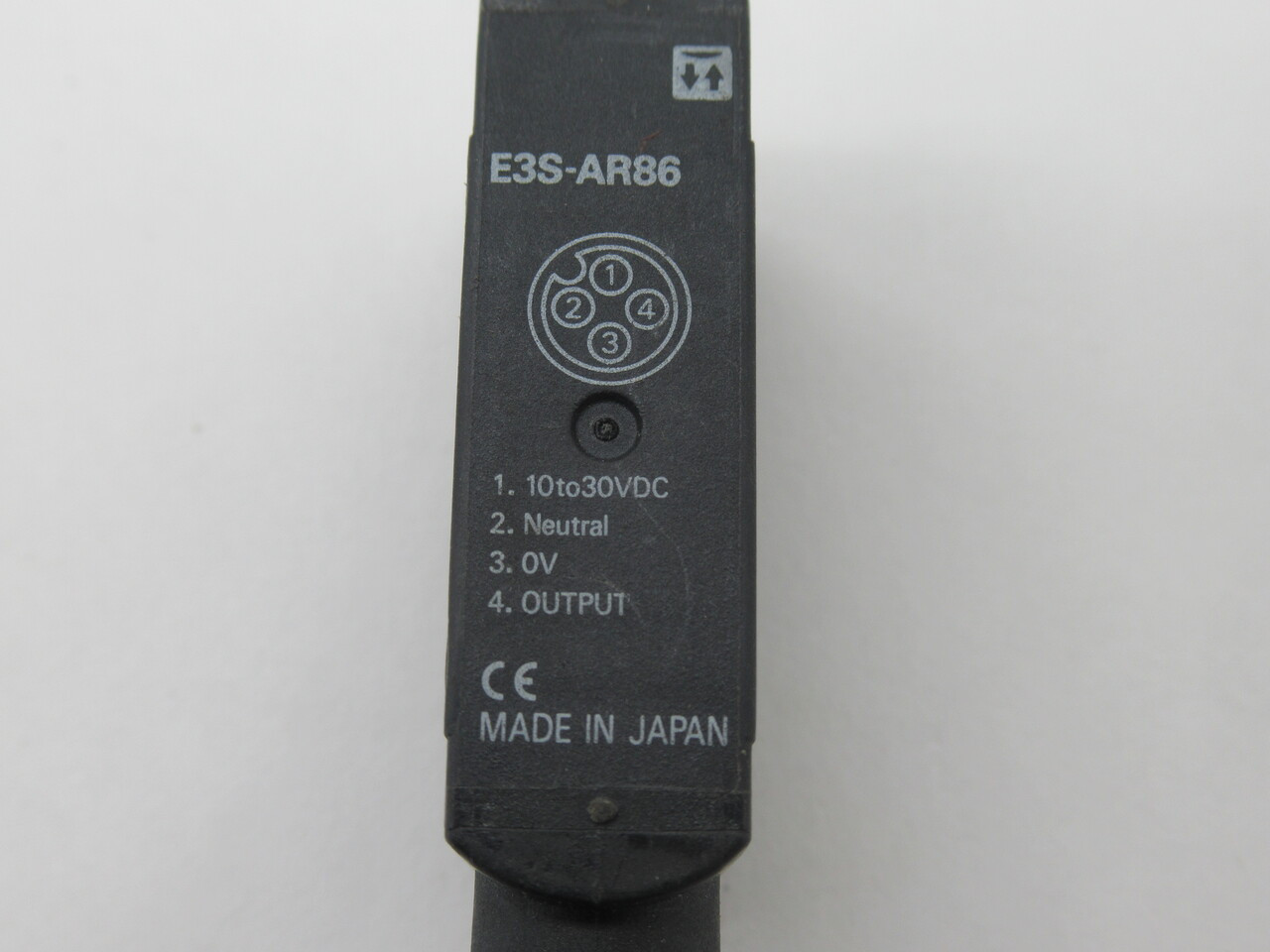 Omron E3S-AR86 Retroreflective Sensor 10-30VDC 2m Range PNP NO ACCESSORIES USED