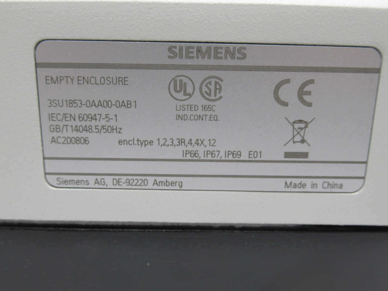 Siemens 3SU1853-0AA00-0AB1 Metal Enclosure 3-Hole 22mm M20 Gray SHELF WEAR NEW