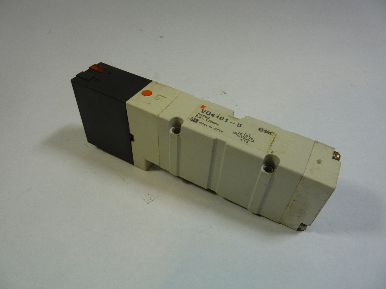 SMC VQ4101-5 Solenoid Valve Plug-In 0.2-1.0 MPa USED