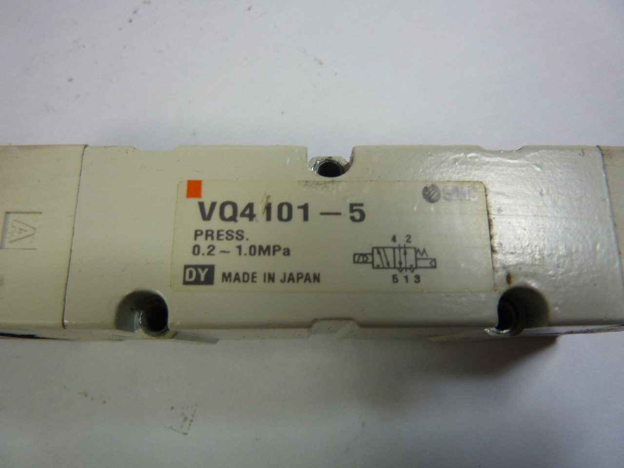 SMC VQ4101-5 Solenoid Valve Plug-In 0.2-1.0 MPa USED