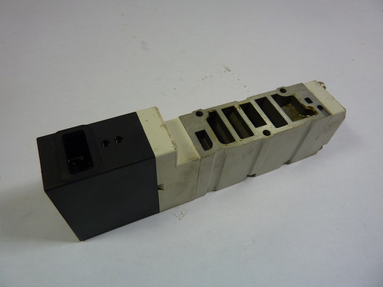SMC VQ4101-5 Solenoid Valve Plug-In 0.2-1.0 MPa USED